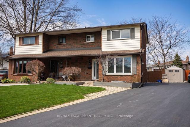 7 Hugo Crt, House semidetached with 3 bedrooms, 3 bathrooms and 3 parking in Hamilton ON | Image 1