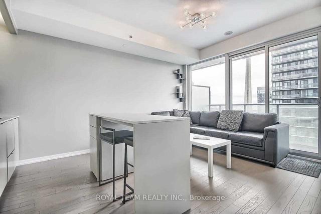 3608 - 101 Peter St, Condo with 1 bedrooms, 1 bathrooms and 0 parking in Toronto ON | Image 6