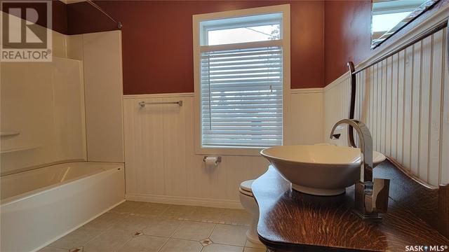 839 Main St, House detached with 3 bedrooms, 2 bathrooms and null parking in Humboldt SK | Image 16