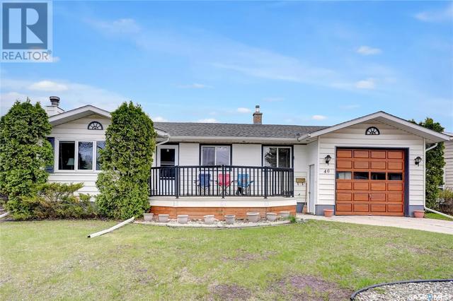 40 Upland Dr, House detached with 4 bedrooms, 2 bathrooms and null parking in Regina SK | Image 1