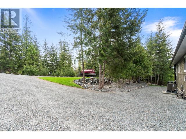 7430 Stampede Trail, House detached with 3 bedrooms, 2 bathrooms and 4 parking in Columbia Shuswap F BC | Image 86