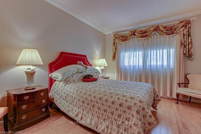 8 - 681 Commissioners Rd W, Condo with 2 bedrooms, 3 bathrooms and 4 parking in London ON | Image 4