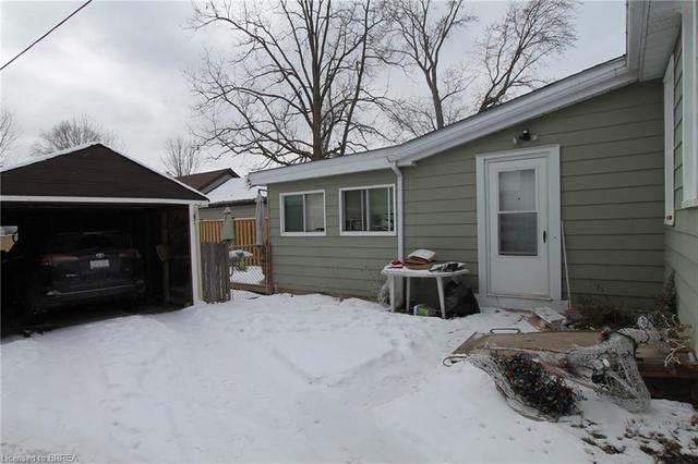20 Holme St, House detached with 2 bedrooms, 1 bathrooms and 2 parking in Brantford ON | Image 17