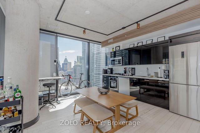 3006 - 11 Charlotte St, Condo with 2 bedrooms, 1 bathrooms and 1 parking in Toronto ON | Image 9
