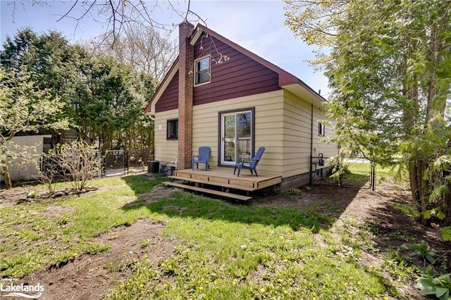 240 Mary St S, House detached with 3 bedrooms, 1 bathrooms and 3 parking in Gravenhurst ON | Image 6