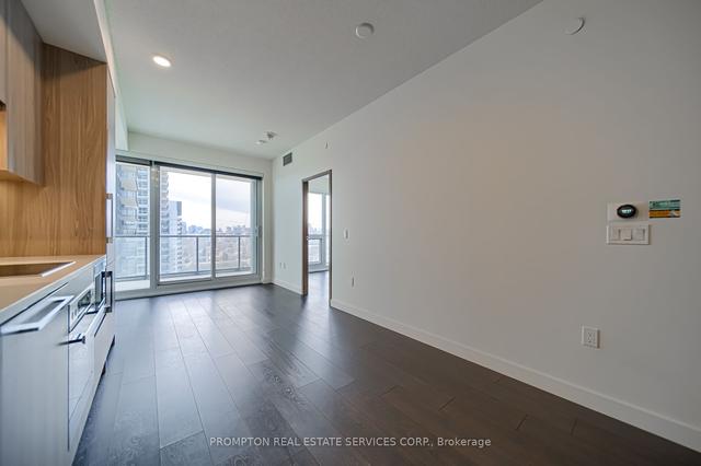 2008 - 95 Mcmahon Dr, Condo with 1 bedrooms, 1 bathrooms and 1 parking in Toronto ON | Image 2