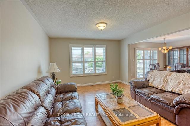 385 Morningside Dr, House detached with 3 bedrooms, 3 bathrooms and 6 parking in Kingston ON | Image 2