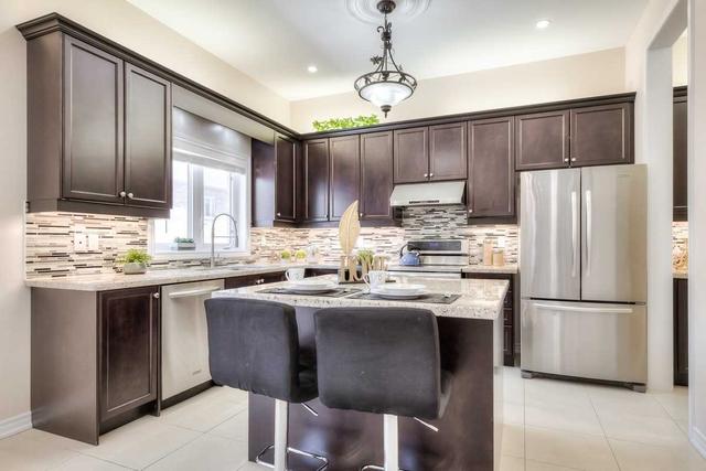 56 Wozniak Cres, House detached with 4 bedrooms, 4 bathrooms and 4 parking in Markham ON | Image 3