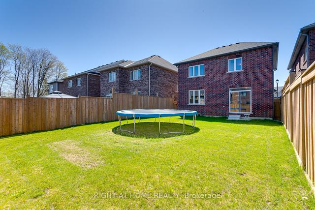 24 Fernridge Hts, House detached with 3 bedrooms, 3 bathrooms and 4 parking in Cavan Monaghan ON | Image 22