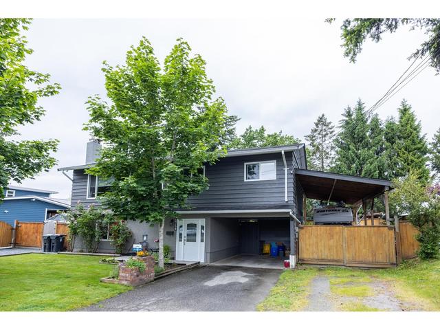 27179 28a Ave, House detached with 4 bedrooms, 2 bathrooms and 8 parking in Langley BC | Image 2