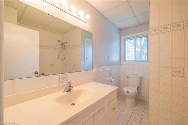 8835 Roosevelt St, House detached with 3 bedrooms, 2 bathrooms and 5 parking in Niagara Falls ON | Image 10