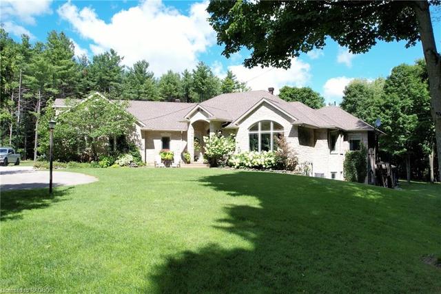 59 Maple Creek Dr, House detached with 4 bedrooms, 3 bathrooms and 12 parking in Brockton ON | Image 1