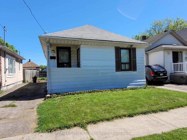 21 Trapnell St, House detached with 3 bedrooms, 1 bathrooms and 2 parking in St. Catharines ON | Image 1