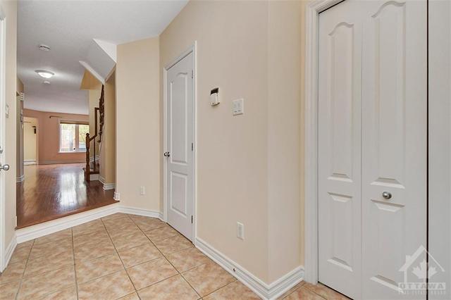 242 Horseshoe Crescent, Home with 3 bedrooms, 3 bathrooms and 2 parking in Ottawa ON | Image 5