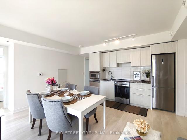 2008 - 18 Maitland Terr, Condo with 3 bedrooms, 2 bathrooms and 1 parking in Toronto ON | Image 3