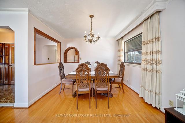 27 Deevale Rd, House detached with 3 bedrooms, 2 bathrooms and 6 parking in Toronto ON | Image 6