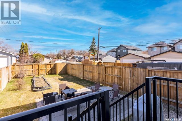 327 2nd Street E, House semidetached with 3 bedrooms, 3 bathrooms and null parking in Saskatoon SK | Image 39
