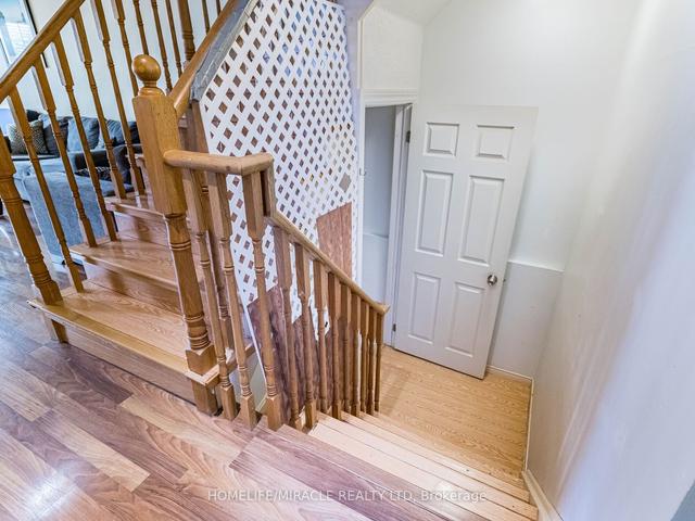13 Spadina Rd, Townhouse with 3 bedrooms, 3 bathrooms and 1 parking in Brampton ON | Image 5
