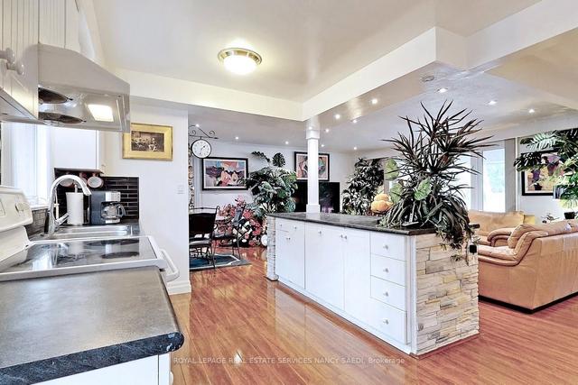 68 Longmore St, House detached with 3 bedrooms, 3 bathrooms and 4 parking in Toronto ON | Image 7