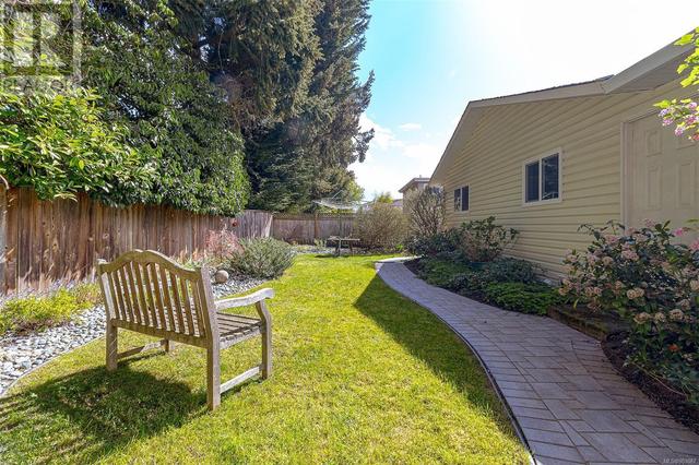 10149 Turnmill Close, House detached with 3 bedrooms, 2 bathrooms and 1 parking in Sidney BC | Image 34