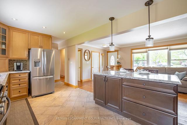 11 Glengarry Rd, House detached with 3 bedrooms, 2 bathrooms and 3 parking in St. Catharines ON | Image 2