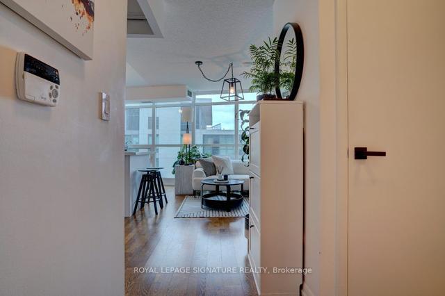 1611 - 215 Fort York Blvd, Condo with 2 bedrooms, 1 bathrooms and 1 parking in Toronto ON | Image 25