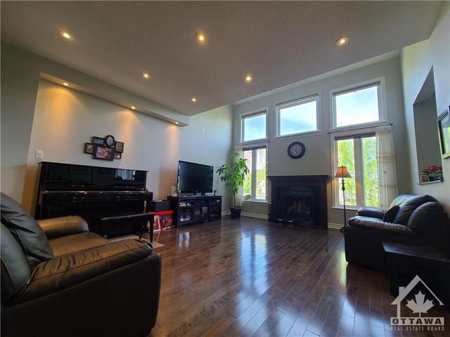 190 Keyrock Drive, House detached with 4 bedrooms, 3 bathrooms and 4 parking in Ottawa ON | Image 4