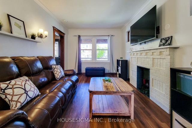 19 Springer Ave, House detached with 3 bedrooms, 2 bathrooms and 3 parking in Hamilton ON | Image 3