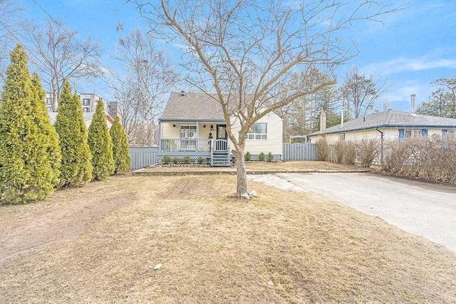 2083 Lilac Dr, House detached with 3 bedrooms, 2 bathrooms and 4 parking in Innisfil ON | Image 12