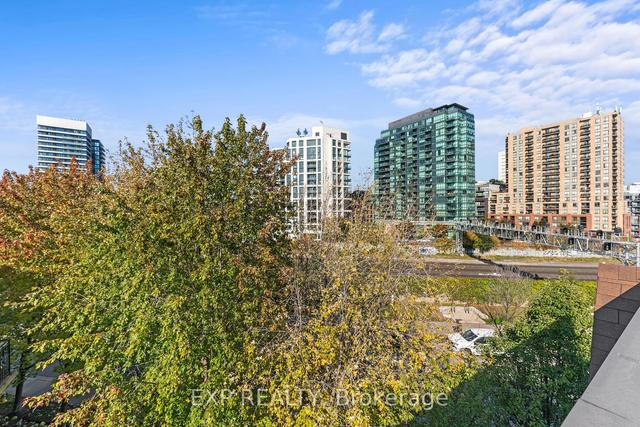 1507 - 26 Laidlaw St, Townhouse with 2 bedrooms, 2 bathrooms and 1 parking in Toronto ON | Image 11
