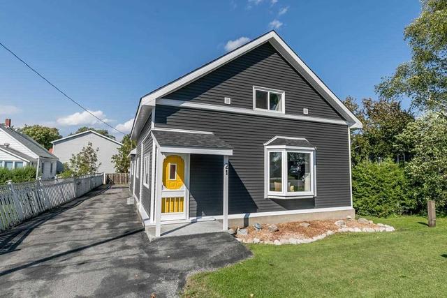 21 Brock St, House detached with 5 bedrooms, 2 bathrooms and 6 parking in Penetanguishene ON | Image 1