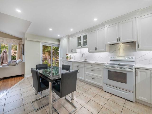 32 Crescendo Ave, House detached with 3 bedrooms, 4 bathrooms and 4 parking in Richmond Hill ON | Image 3