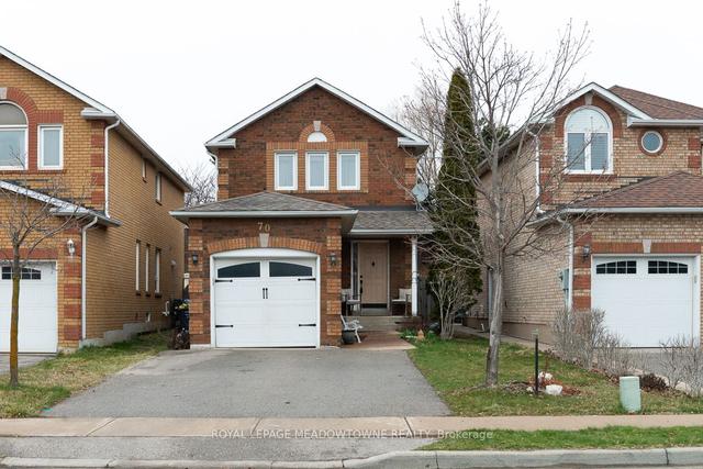 70 Ravenscliff Crt, House detached with 3 bedrooms, 2 bathrooms and 5 parking in Brampton ON | Image 1
