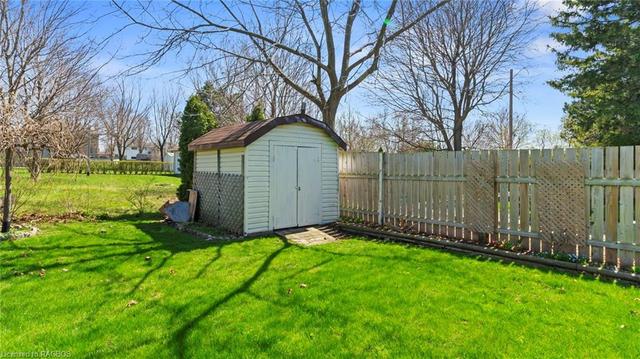 323 Penetangore Row, House detached with 3 bedrooms, 1 bathrooms and 3 parking in Kincardine ON | Image 18