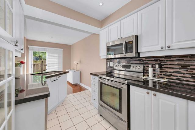 2 - 2250 Rockingham Dr, Townhouse with 2 bedrooms, 3 bathrooms and 3 parking in Oakville ON | Image 6