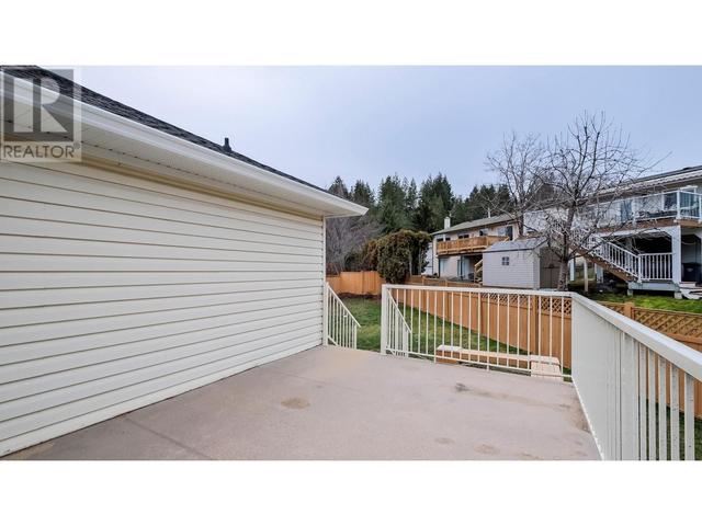 2273 Shannon Ridge Dr, House detached with 4 bedrooms, 3 bathrooms and 2 parking in West Kelowna BC | Image 35