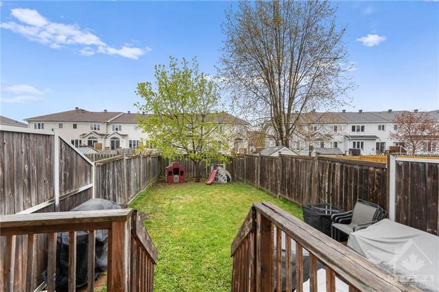 1049 Capreol St, Townhouse with 3 bedrooms, 3 bathrooms and 3 parking in Ottawa ON | Image 27