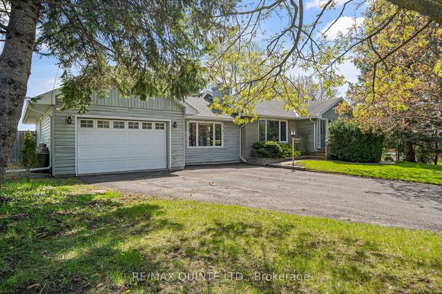 120 Avonlough Rd, House detached with 3 bedrooms, 3 bathrooms and 5 parking in Belleville ON | Image 1