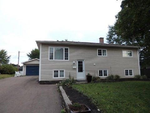 5 Lansdowne Crt, House detached with 3 bedrooms, 2 bathrooms and 8 parking in Moncton NB | Image 1
