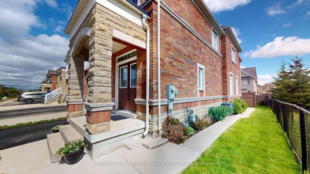 88 Lorenzo Cir, House attached with 4 bedrooms, 3 bathrooms and 3 parking in Brampton ON | Image 35