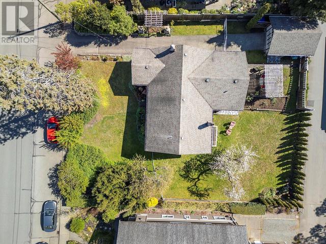 528 3rd St, House detached with 2 bedrooms, 2 bathrooms and 2 parking in Courtenay BC | Image 39