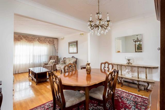 8 Vimy Ave, House detached with 3 bedrooms, 2 bathrooms and 3 parking in Toronto ON | Image 6