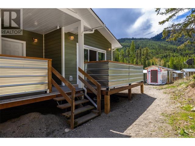 4820 33 Hwy, House detached with 5 bedrooms, 2 bathrooms and 6 parking in Kootenay Boundary E BC | Image 75