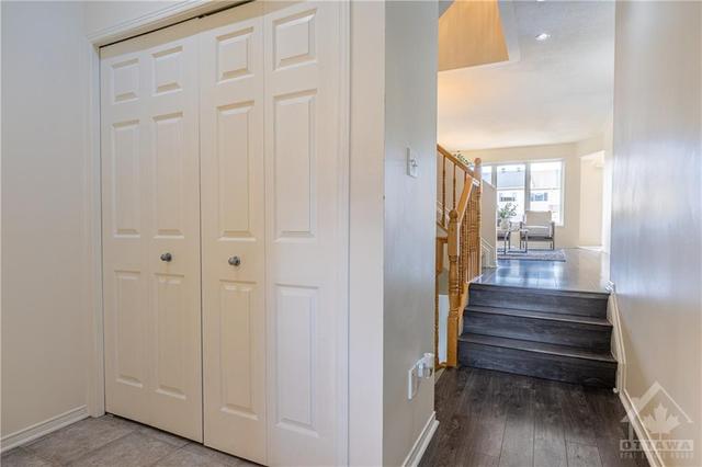 2214 Brockstone Crescent, Townhouse with 3 bedrooms, 3 bathrooms and 4 parking in Ottawa ON | Image 2