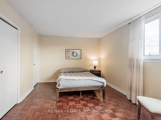 301 - 270 Scarlett Rd, Condo with 2 bedrooms, 2 bathrooms and 1 parking in Toronto ON | Image 15