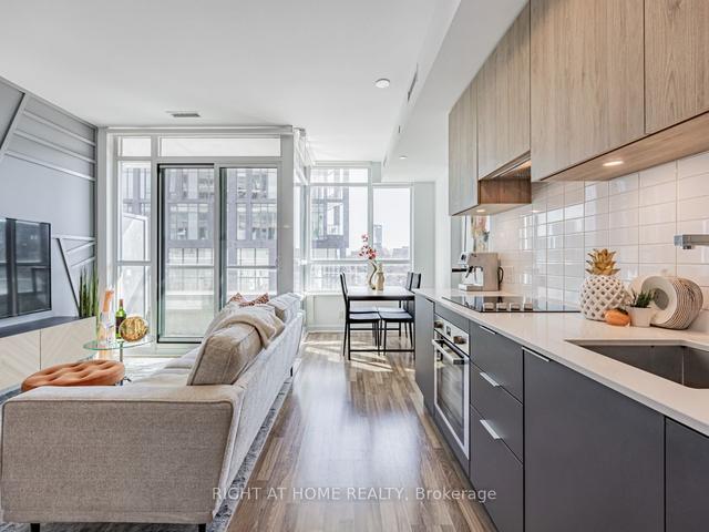 413 - 120 Parliament St, Condo with 3 bedrooms, 2 bathrooms and 1 parking in Toronto ON | Image 2