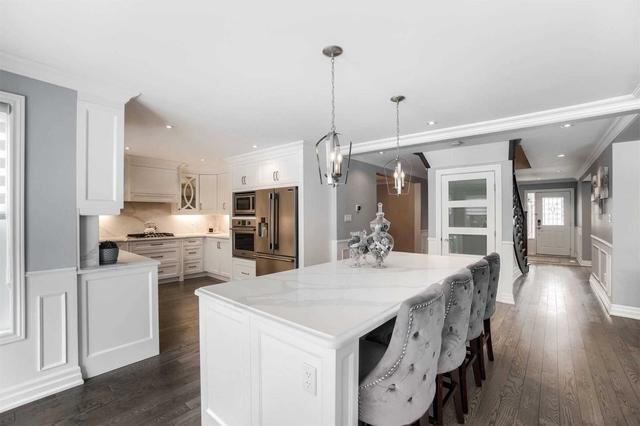 3892 Seebring Cres, House detached with 4 bedrooms, 3 bathrooms and 4 parking in Mississauga ON | Image 3