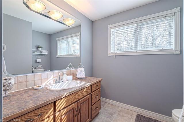 28 Macbride Crt, House detached with 4 bedrooms, 3 bathrooms and 4 parking in Brantford ON | Image 21
