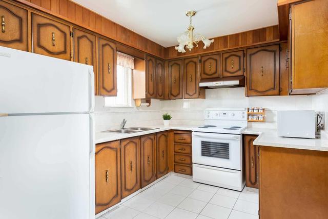 8 Vimy Ave, House detached with 3 bedrooms, 2 bathrooms and 3 parking in Toronto ON | Image 8