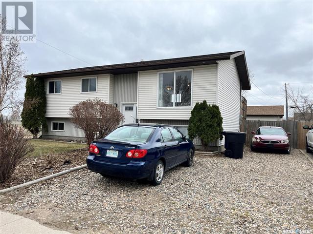 612 3rd St N, House detached with 4 bedrooms, 2 bathrooms and null parking in Martensville SK | Image 2